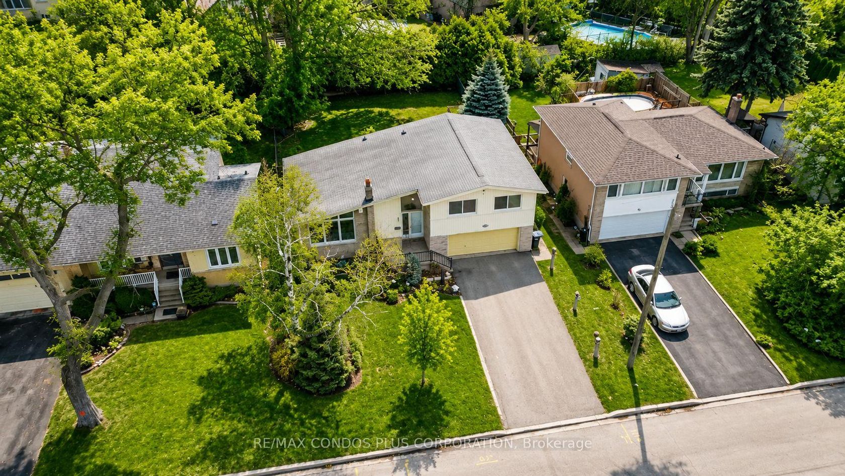 333 Pleasant Avenue, Newtonbrook West, Toronto photo number 2