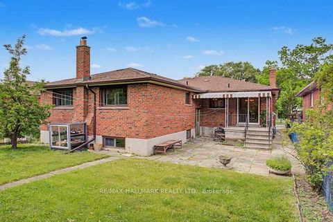 Photo 2 at 17 Chalet Road, Pleasant View, Toronto