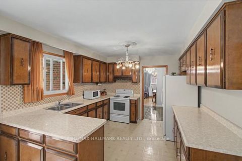 Photo 6 at 17 Chalet Road, Pleasant View, Toronto