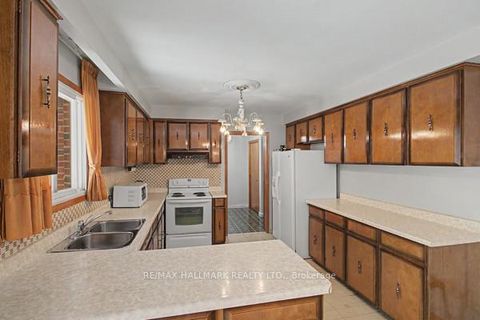 Photo 7 at 17 Chalet Road, Pleasant View, Toronto