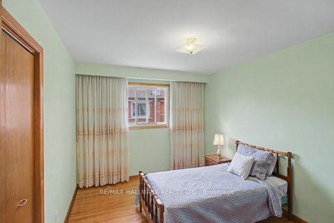 Photo 10 at 17 Chalet Road, Pleasant View, Toronto