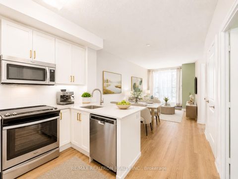 Photo 3 at 415 - 2 Old Mill Drive, Swansea, Toronto