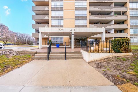 Photo 3 at 910 - 40 Panorama Court, Jamestown, Toronto