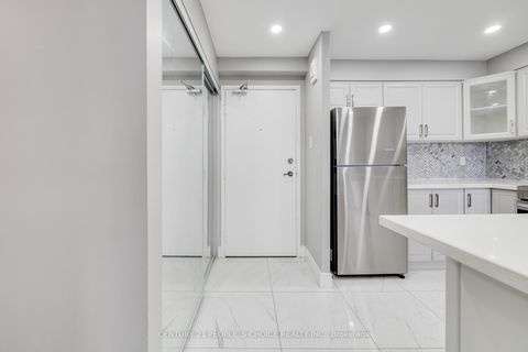 Photo 12 at 910 - 40 Panorama Court, Jamestown, Toronto