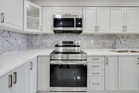 Photo 18 at 910 - 40 Panorama Court, Jamestown, Toronto