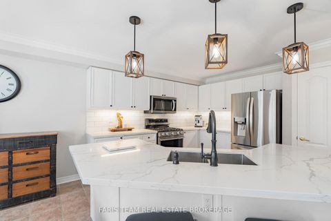 Photo 5 at 43 Maple Crown Terrace, Shore, Barrie