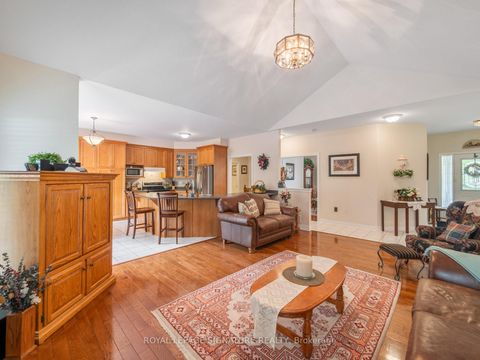 Photo 8 at 85 Ferncroft Drive, Historic Lakeshore Communities, Georgina