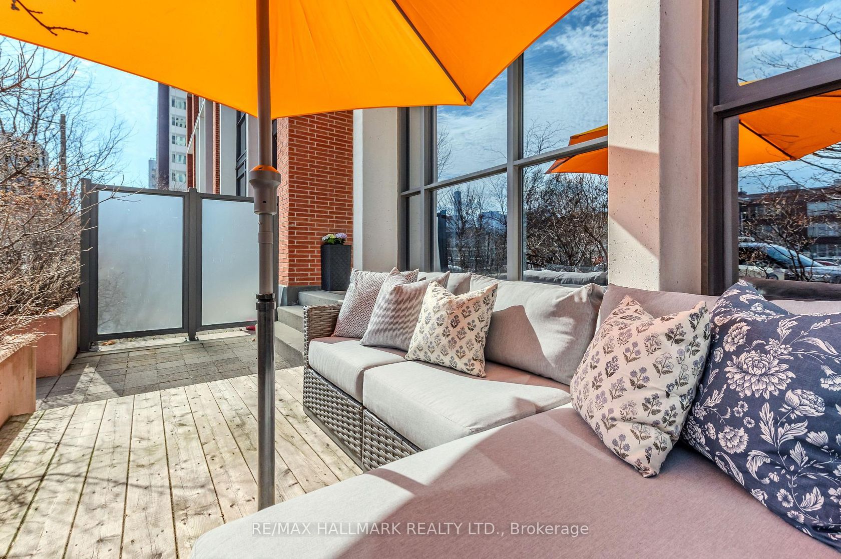 126 St David Street, Regent Park, Toronto photo number 2