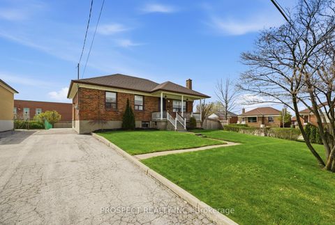 Photo 1 at 1 Bayford Avenue, CFB, Toronto