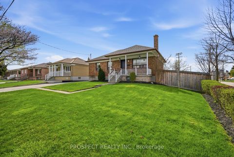 Photo 2 at 1 Bayford Avenue, CFB, Toronto
