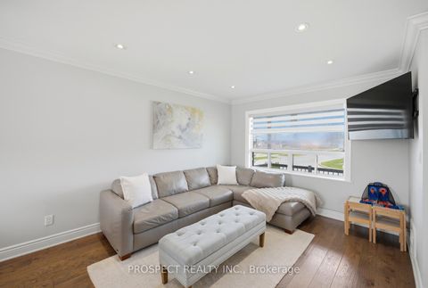 Photo 6 at 1 Bayford Avenue, CFB, Toronto