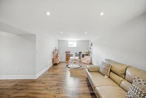 Photo 29 at 1 Bayford Avenue, CFB, Toronto