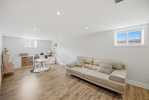 Photo 30 at 1 Bayford Avenue, CFB, Toronto