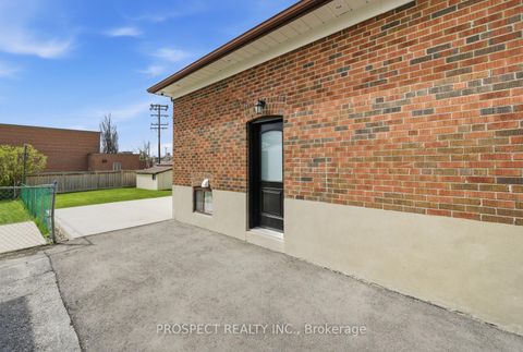 Photo 35 at 1 Bayford Avenue, CFB, Toronto