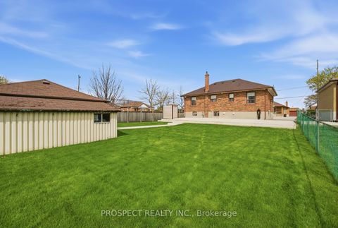 Photo 37 at 1 Bayford Avenue, CFB, Toronto