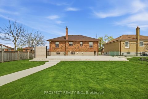 Photo 38 at 1 Bayford Avenue, CFB, Toronto
