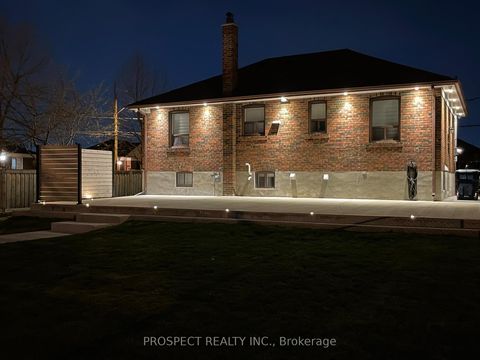 Photo 44 at 1 Bayford Avenue, CFB, Toronto