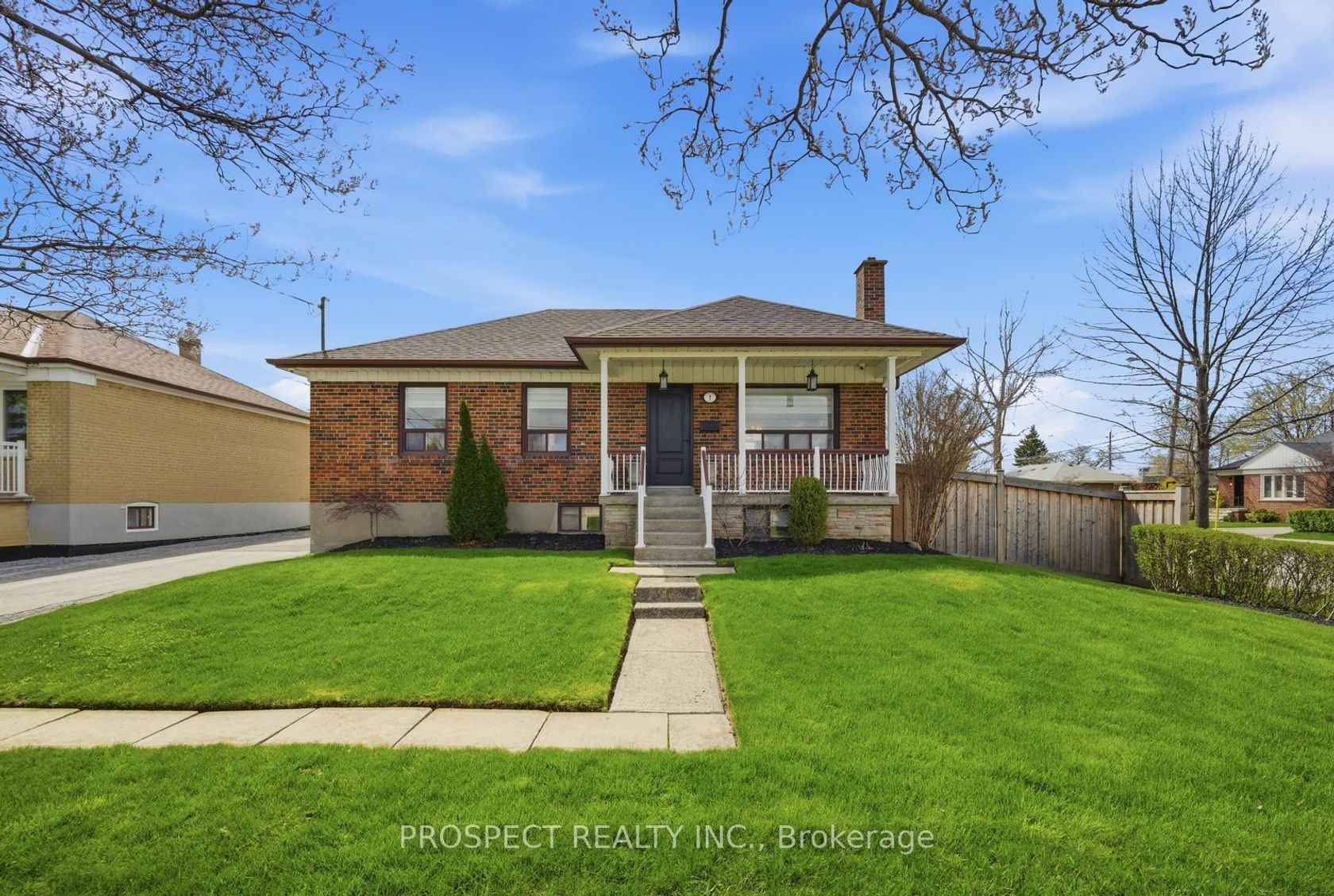 1 Bayford Avenue, CFB, Toronto photo number 2
