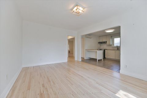 Photo 5 at 27 Bexhill Avenue, Birchmount, Toronto