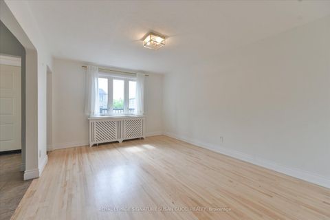 Photo 7 at 27 Bexhill Avenue, Birchmount, Toronto