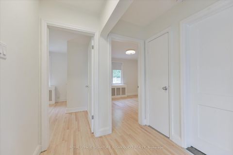 Photo 11 at 27 Bexhill Avenue, Birchmount, Toronto