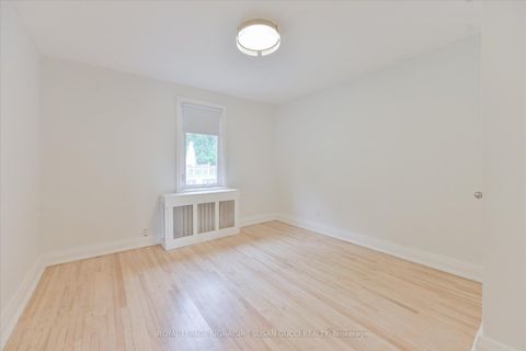 Photo 12 at 27 Bexhill Avenue, Birchmount, Toronto