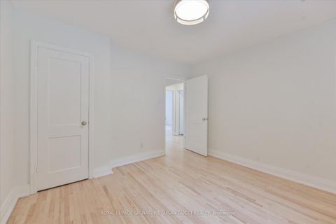 Photo 13 at 27 Bexhill Avenue, Birchmount, Toronto