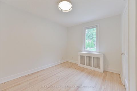Photo 14 at 27 Bexhill Avenue, Birchmount, Toronto