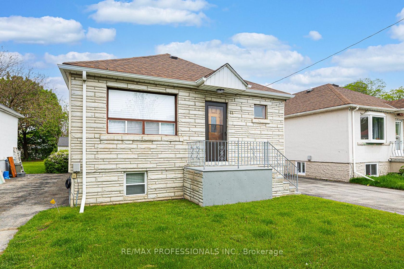 11 Stock Avenue, City Centre West, Toronto photo number 2