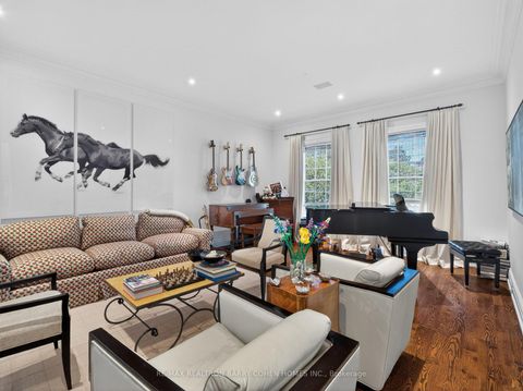Photo 3 at 3 Vernham Court, Windfields, Toronto