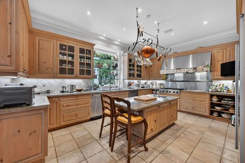 Photo 8 at 3 Vernham Court, Windfields, Toronto