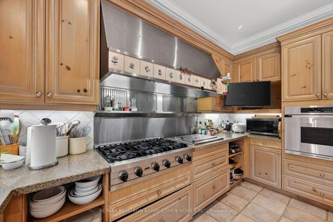 Photo 9 at 3 Vernham Court, Windfields, Toronto