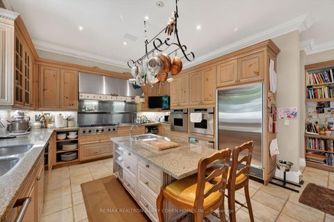Photo 10 at 3 Vernham Court, Windfields, Toronto