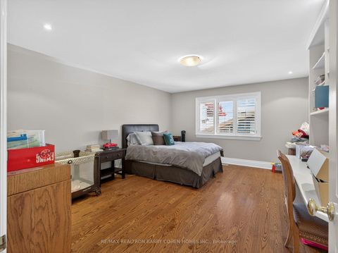 Photo 25 at 3 Vernham Court, Windfields, Toronto