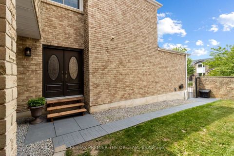 Photo 4 at 93 Sudbury Hall Drive, Rouge E11, Toronto
