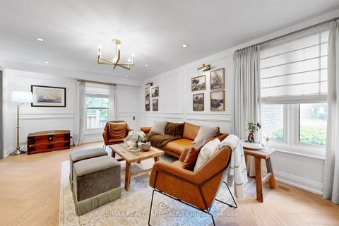 Photo 4 at 39 B Newington Crescent, West Deane, Toronto
