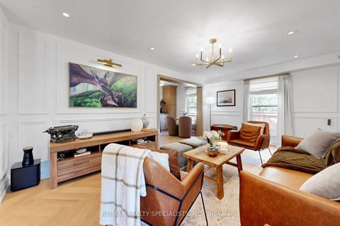 Photo 6 at 39 B Newington Crescent, West Deane, Toronto