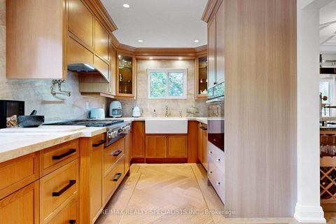 Photo 14 at 39 B Newington Crescent, West Deane, Toronto
