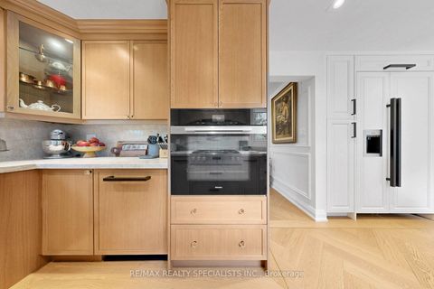 Photo 16 at 39 B Newington Crescent, West Deane, Toronto