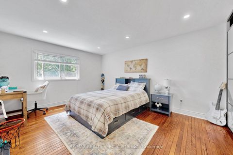 Photo 30 at 39 B Newington Crescent, West Deane, Toronto