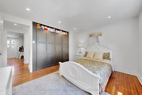 Photo 33 at 39 B Newington Crescent, West Deane, Toronto
