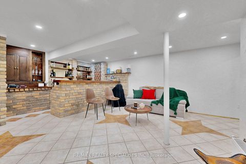 Photo 39 at 39 B Newington Crescent, West Deane, Toronto