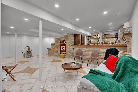Photo 40 at 39 B Newington Crescent, West Deane, Toronto