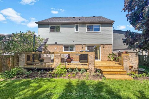 Photo 46 at 39 B Newington Crescent, West Deane, Toronto