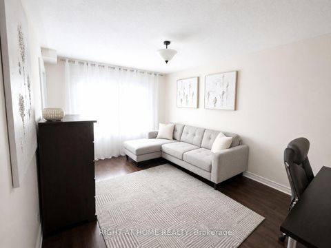Photo 17 at 10 - 8900 Bathurst Street, Patterson, Vaughan