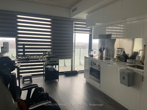 Photo 2 at 2105 - 185 Roehampton Avenue, Mount Pleasant West, Toronto