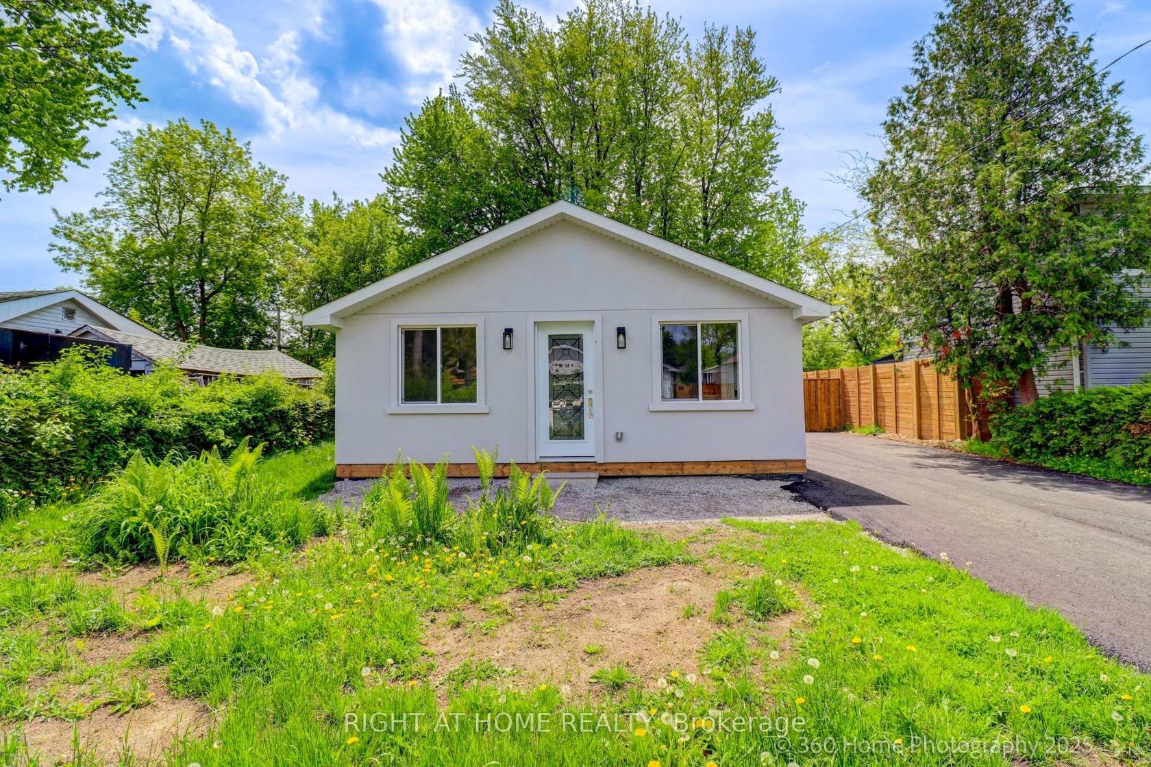 321 Tampa Drive E, Keswick South, Georgina photo number 2