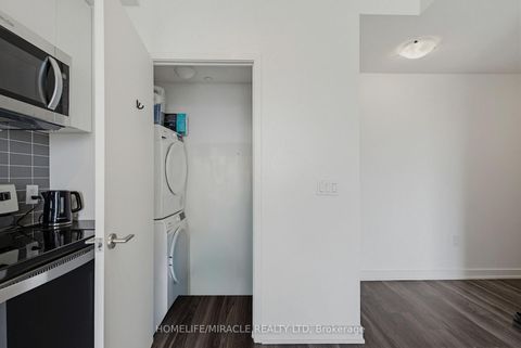 Photo 13 at 605 - 859 The Queensway, Queensway, Toronto