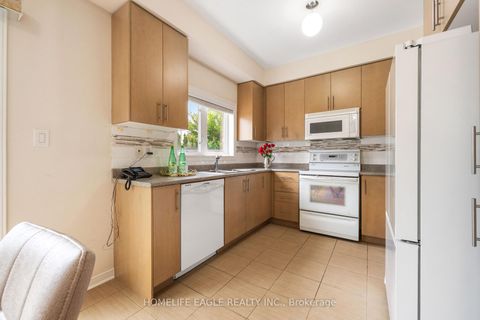 Photo 7 at 19 Gentile Circle, Elder Mills, Vaughan