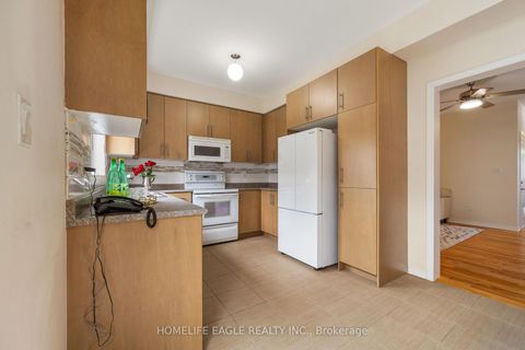 Photo 8 at 19 Gentile Circle, Elder Mills, Vaughan